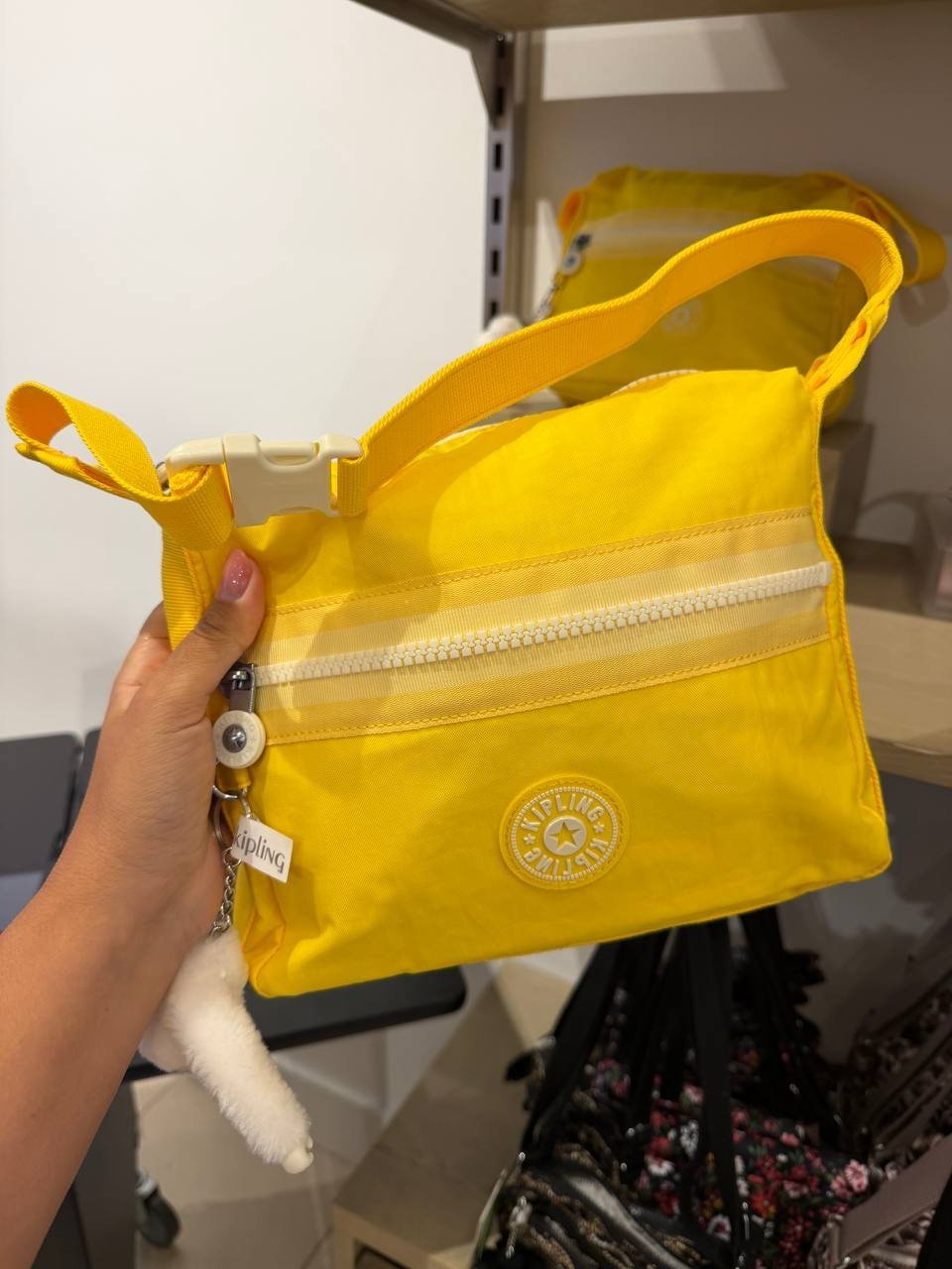 CROSSBODY