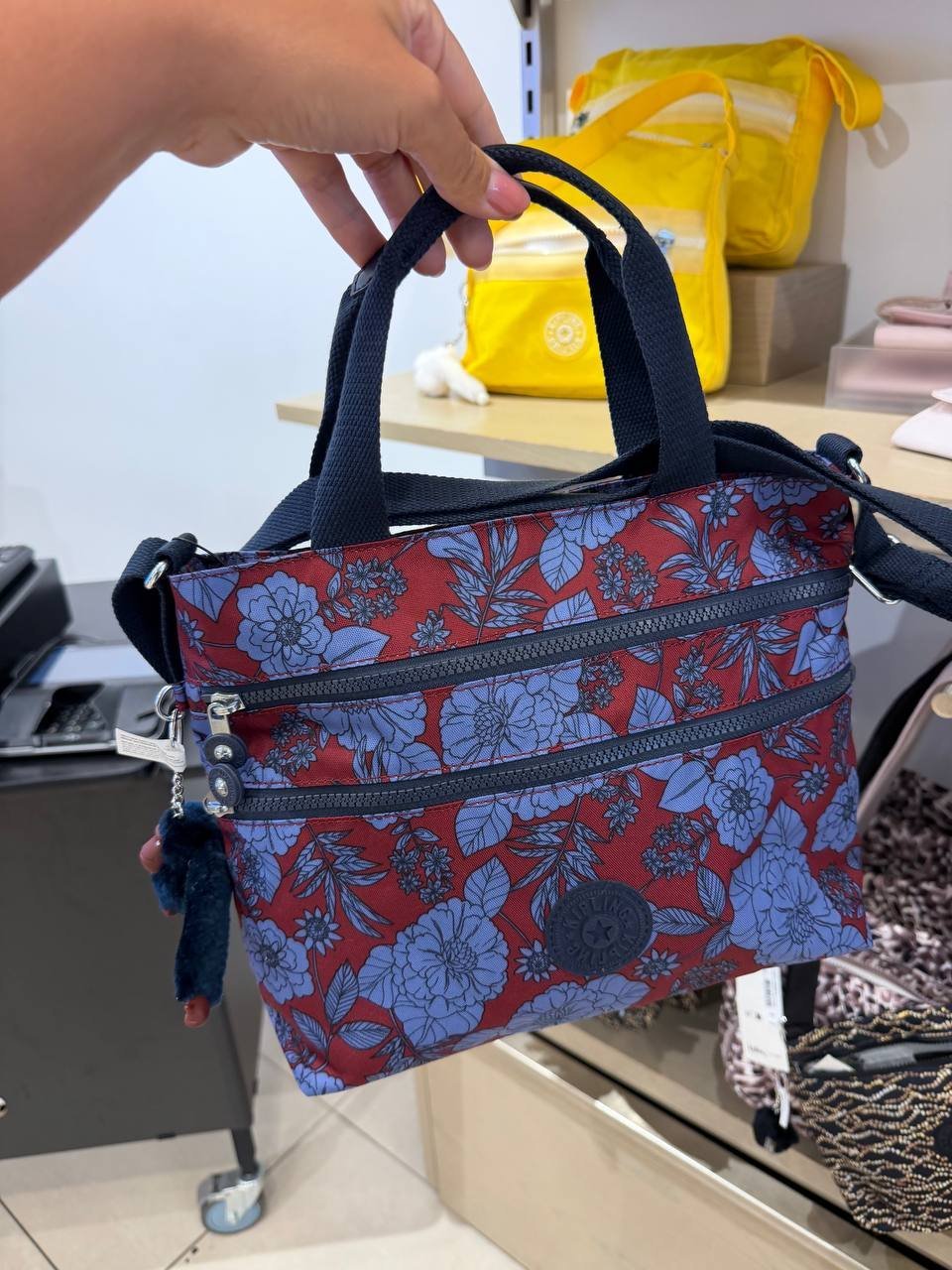 BOLSA DE MÃO COM ALÇA EXTRA