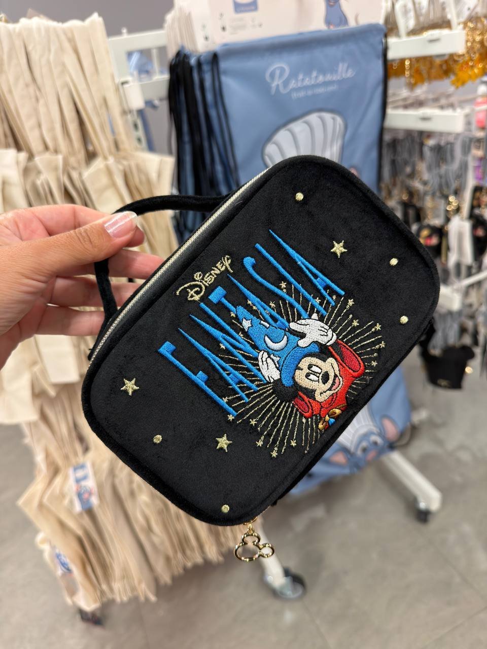 NECESSAIRE