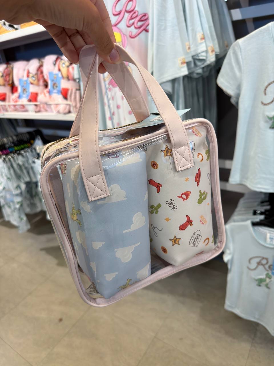 NECESSAIRE