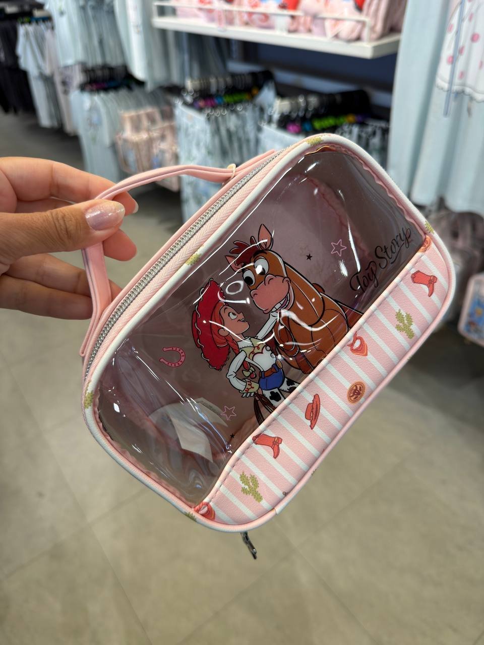 NECESSAIRE