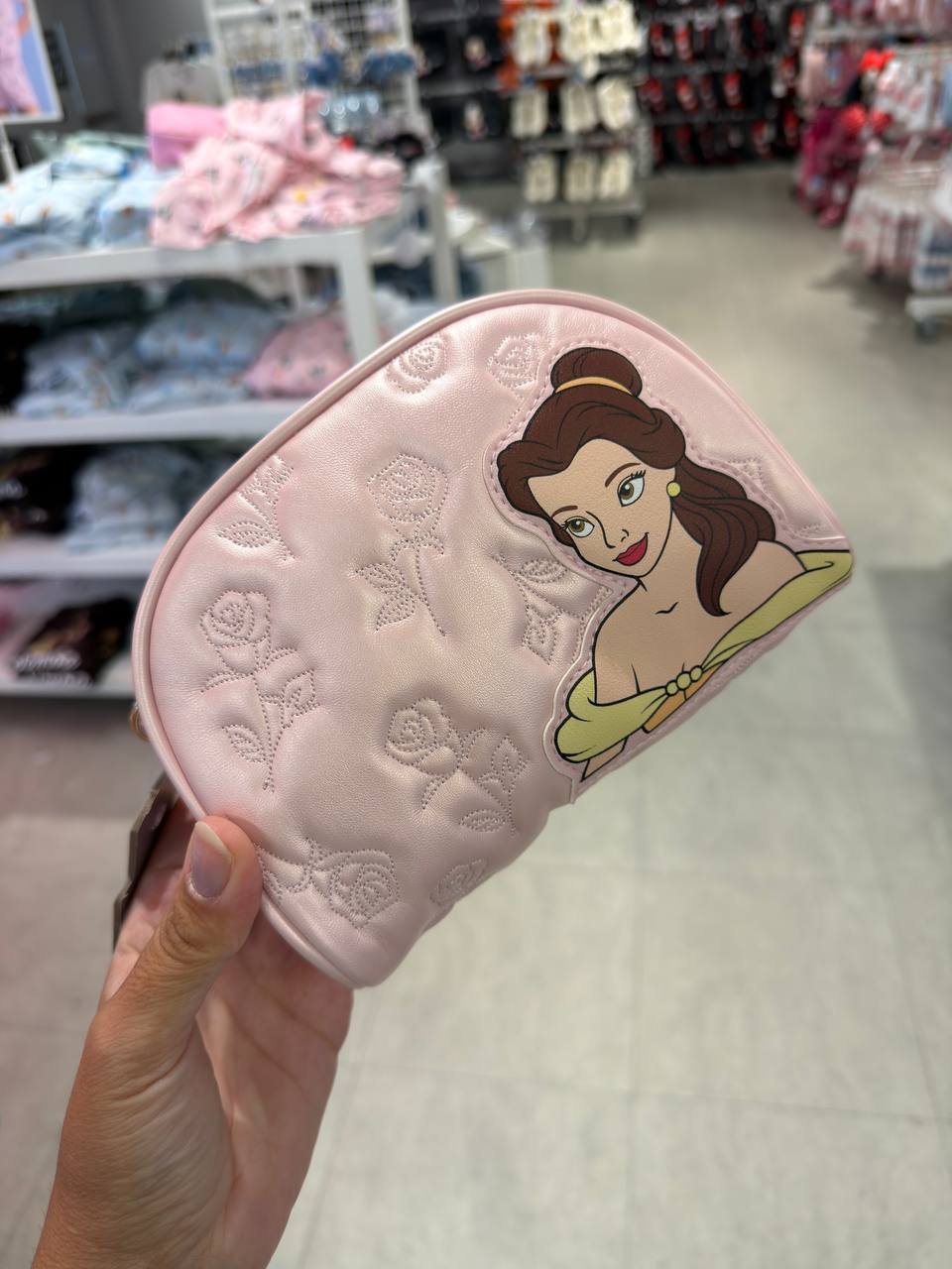 NECESSAIRE