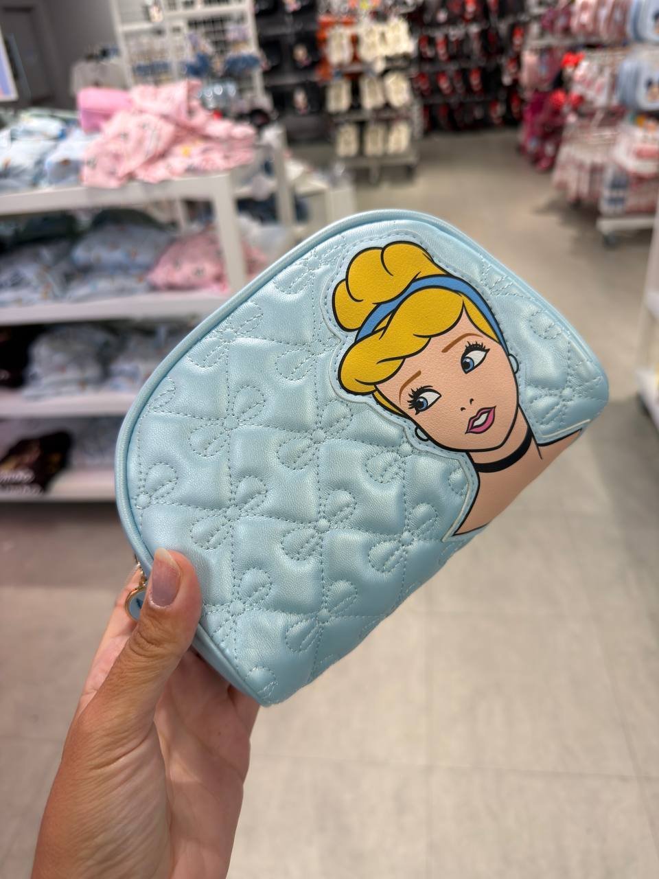 NECESSAIRE