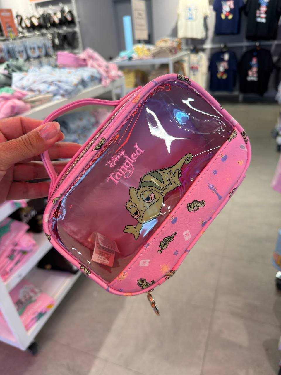 NECESSAIRE