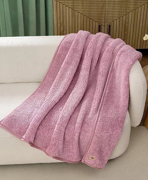 UGG®Classic UGGfluff Throw, 50 x 70