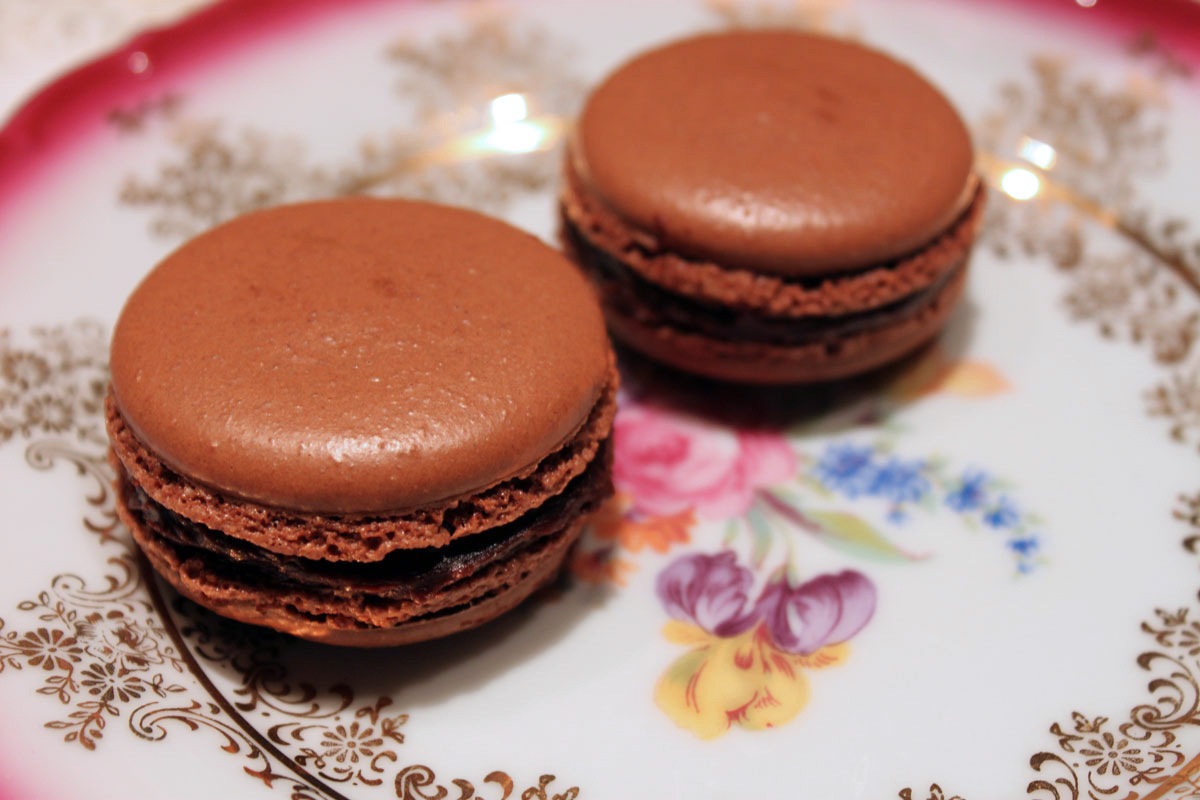 how to make chocolate macarons paint the gown red dark brown hairs how to make chocolate macarons paint the gown red dark brown hairs