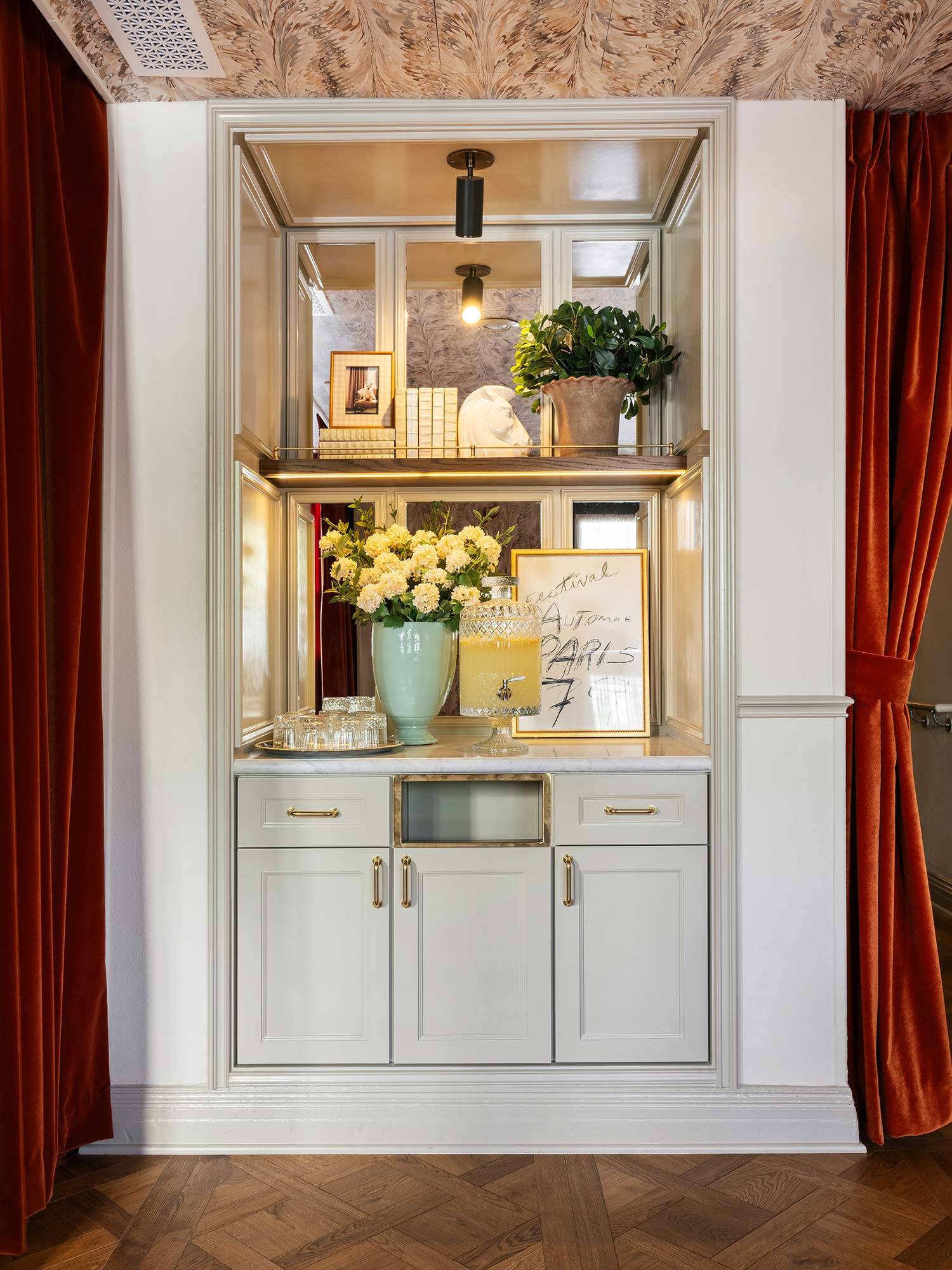 The Hôtel Lili Beverly Hills lobby