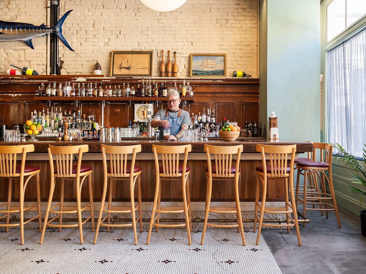 bar maritime