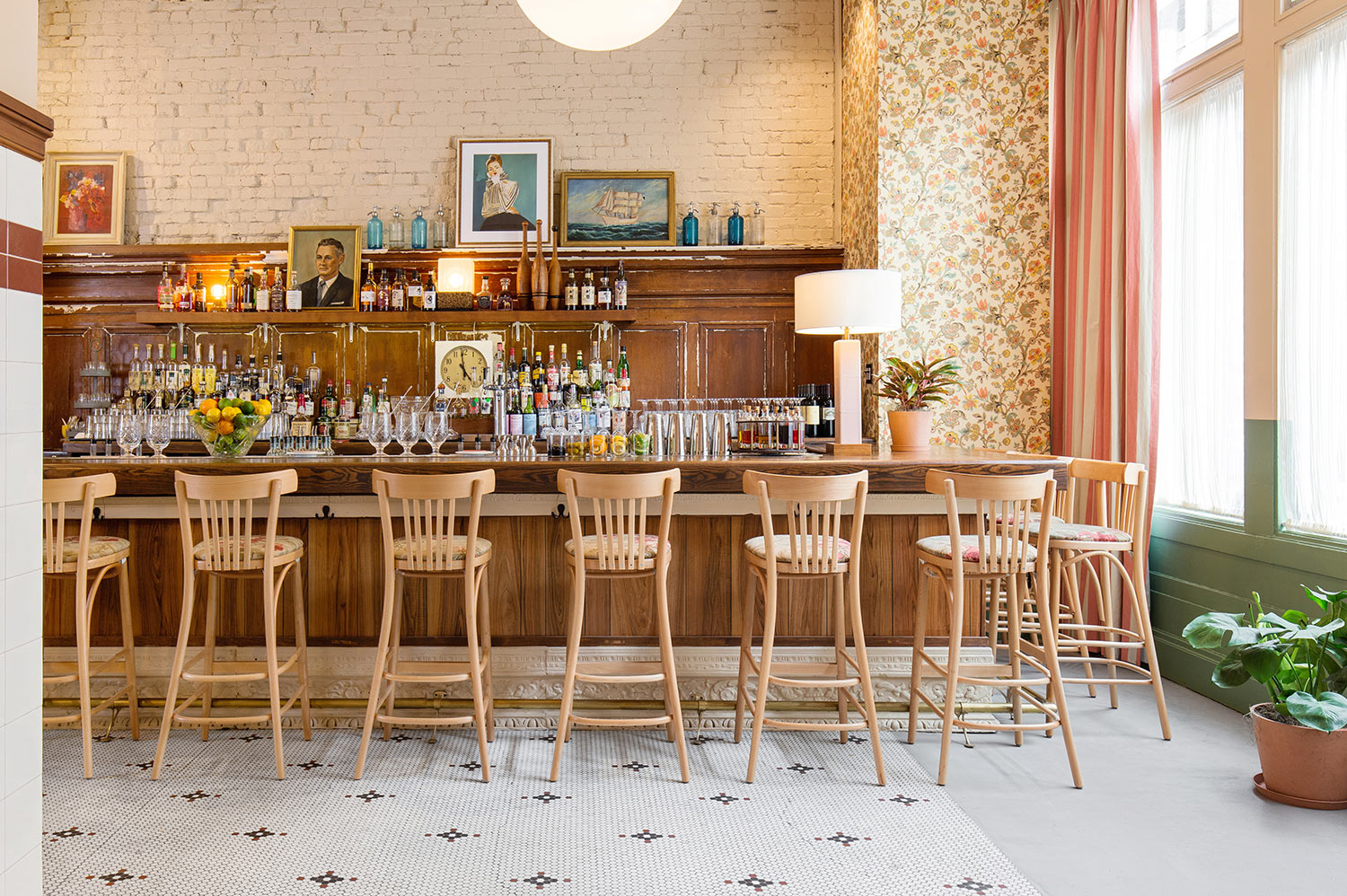 bar