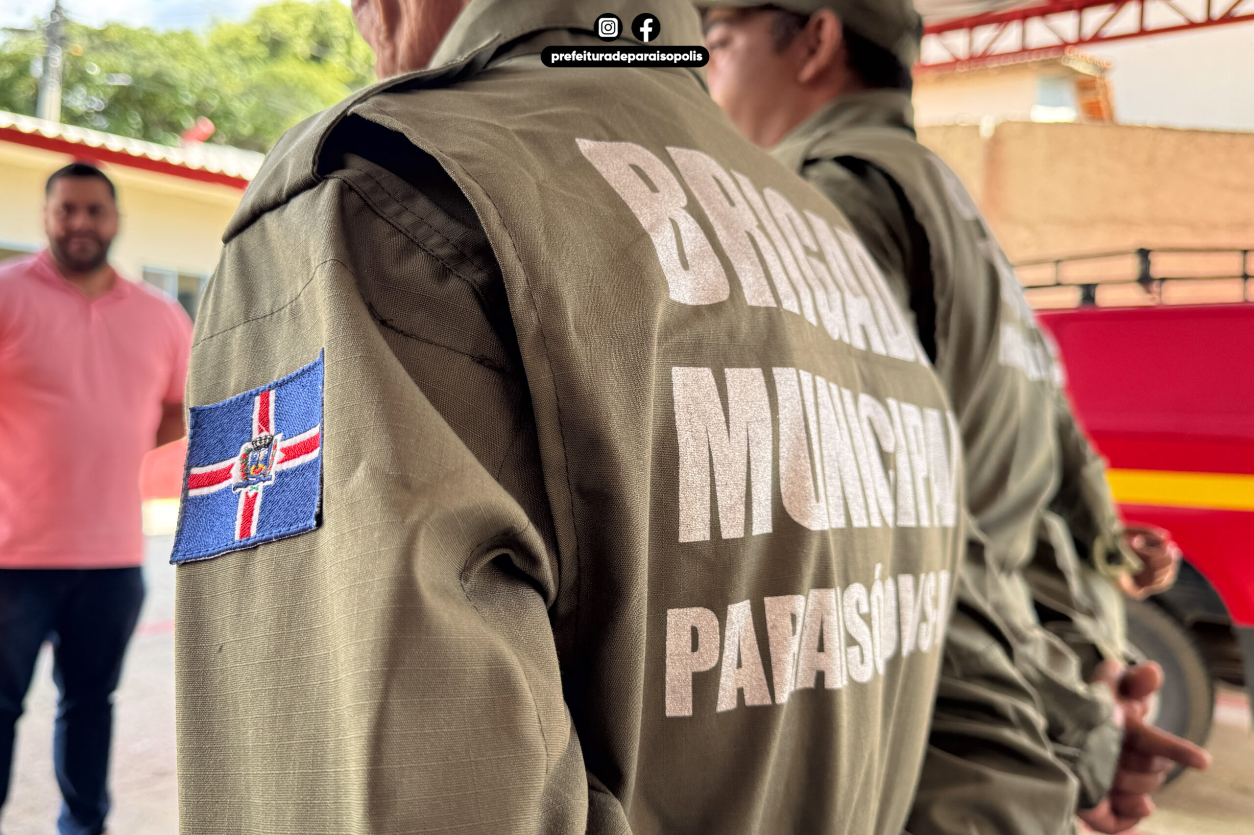 Prefeitura entrega novo fardamento aos brigadistas municipais