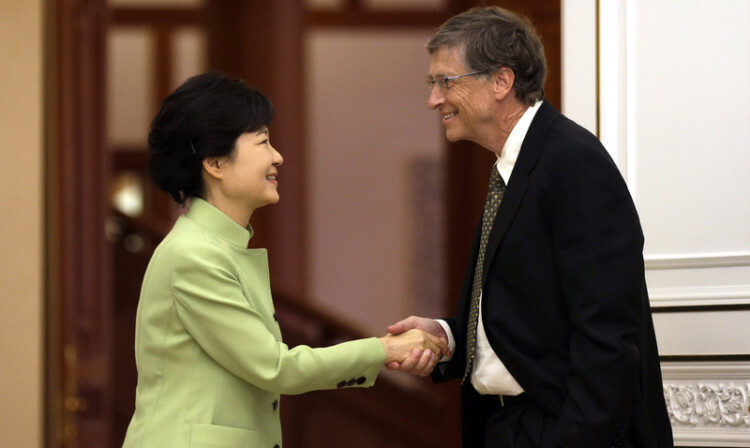 Bill Gates and South Korean President Park Geun-hye. Photo by Lee Jin-man/AP.