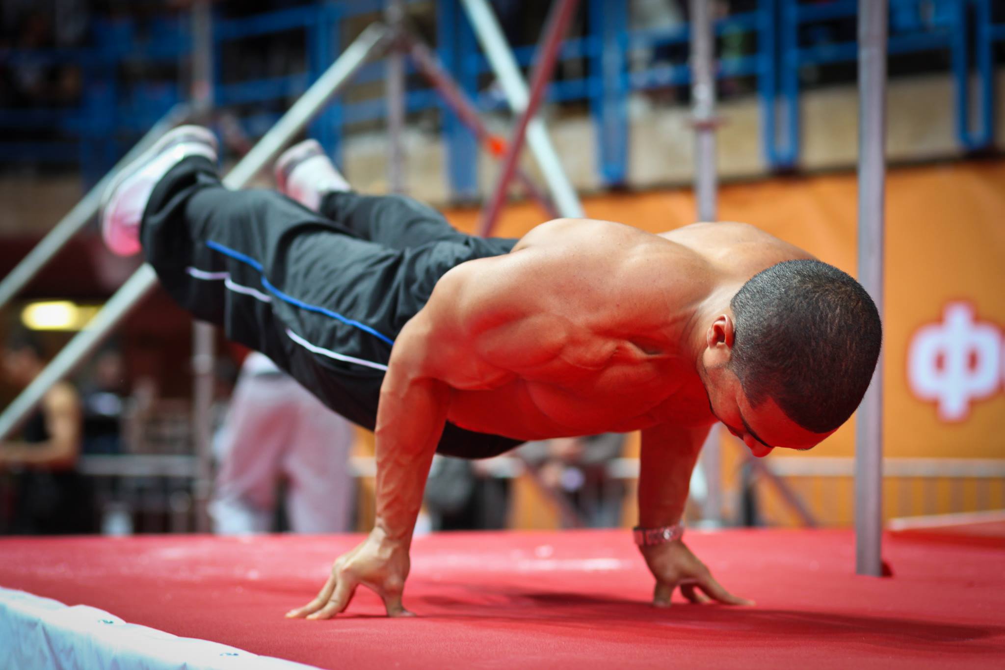 Тренировки вк. Акраман спортсмен. Ажигов борец ВК. Ажигов Руслан Бесланович борец. Водосклвк носит Олег на руках фото, видел.