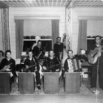 Band plays at 10th st USO