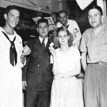 Mayor Arnold presents prizes to boys during musical quiz