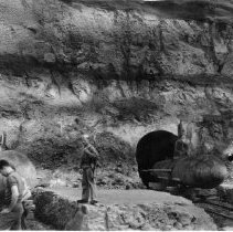 extracting Japanses two-man submarines from caves