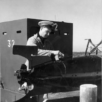 Reddy Fox being loaded onto LCI