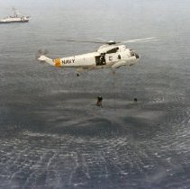 Navy Helo drops Frogmen off Bahamas in torpedo research and retrival