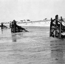 Belgian gates and other beach obstacles