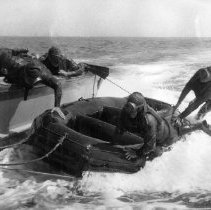 Scan 010006 UDTRA Class 17, 1956