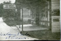 Ice cream parlour in Omena