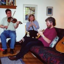 Jode Dowling, Kate Dowling and Dáithí Sproule at a house session at Dáithí'