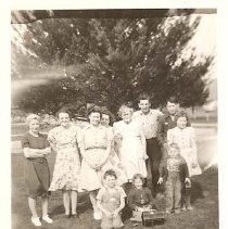 Leach, Getschman, Cowles families Fall City c1940