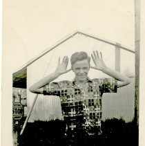 Childhood photo of Jim Satterlee, 1942.