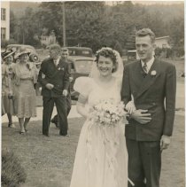Wayne and Bess Howe-Harrold, wedding photo 1940