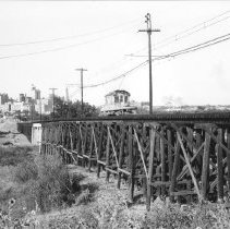 TER Work Motor 906 on Trinity River Bridge