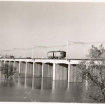 TER Express Motor 506 Crossing Trinity River Bridge