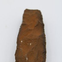 Lengthwise view of quadrangular adze