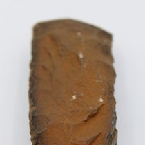 Lengthwise view of quadrangular adze