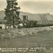 G.N. Track Laying Machine in Working Okanogan Valley, Wash. 1913 Frank Matsura Foto.