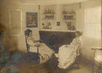 Old Gaol Museum, Two Women in the "Sheriff's Parlor"
