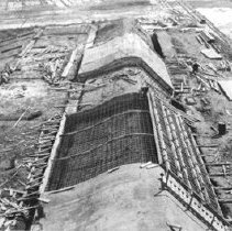 Pouring spillway crest