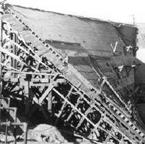 Warped spillway wall