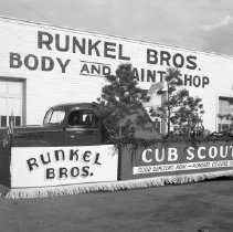 Runkel Brother Float