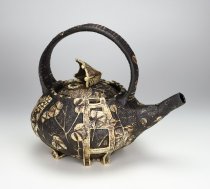 Sarah Heimann - Wide Teapot with Ribbed Umbrella Handle