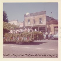 Softball players on a float
