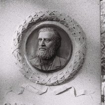 Cunningham Monument , detail