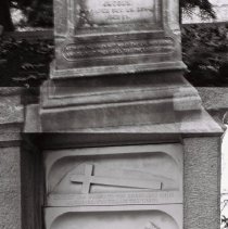 Jonathan Mann Monument, detail