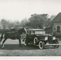 (187) 1931 Auburn 8-98 Sedan with Two Women and a Horse