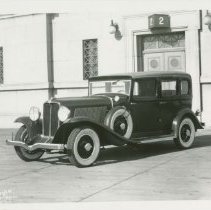 (236) 1931 Auburn 8-98 Sedan in Front of Public Building