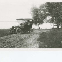 (58) 1909 Auburn Two-Cylinder on Dirt Road
