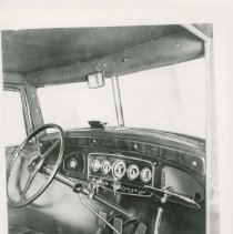 (441) 1933 Auburn Sedan Interior, Front Compartment