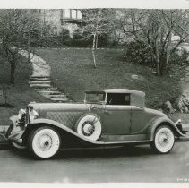 (537) 1932 Auburn 12-160 Phaeton in Country Settings, Top Up, Left Profile