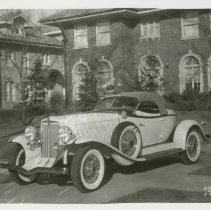 (552) 1932 Auburn 12-160 Speedster in Residential Setting, 3/4 Left Front V