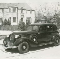 (617) 1935 Auburn 851 Landau, Man, Woman, Passengers, 3/4 Left Front View