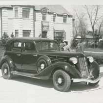 (622) 1935 Auburn 851 Landau, in Residential Setting, 3/4 Front View