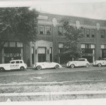 (626) 1935 Auburn White Caravan at AAC Administrative Building